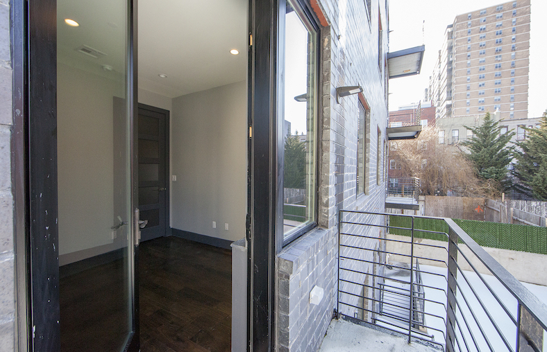 125 boerum street 3l - rental of the week - balcony