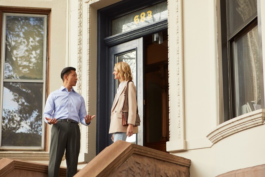 buyer's agent meets with client on stoop - how to make a winning offer on an NYC home