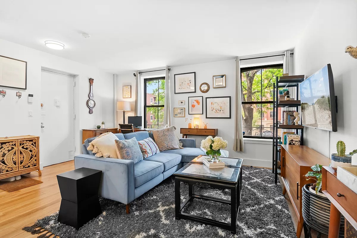 Renovated Cobble Hill 1BR Asks $675K | StreetEasy