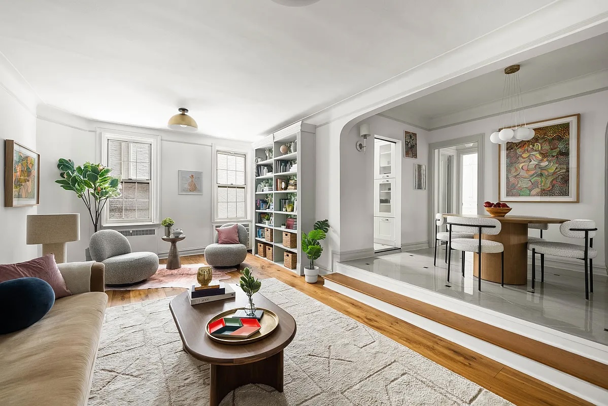 sunken living room in Brooklyn Heights Mansion House