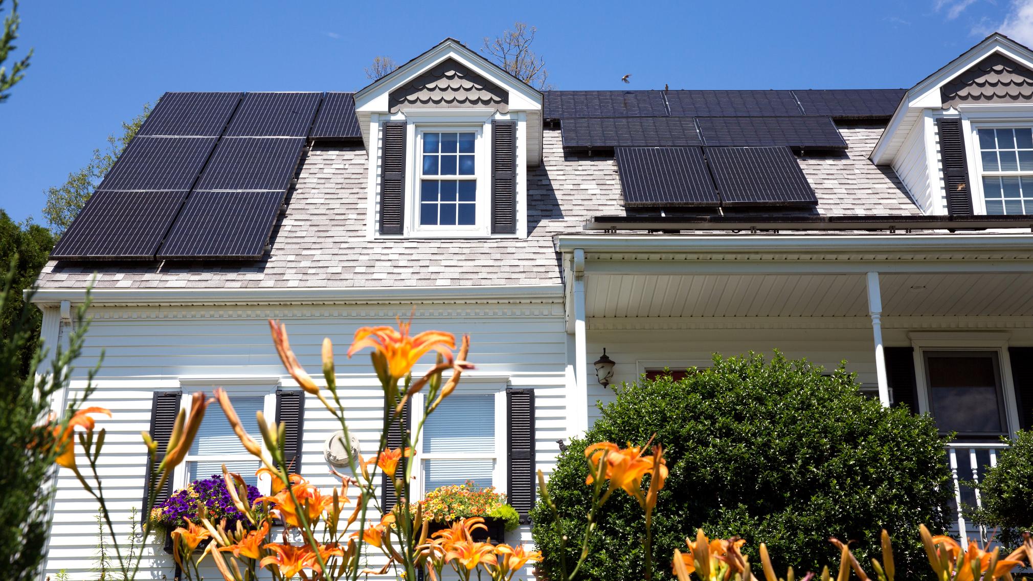 A Homeowner’s Guide to Going Solar