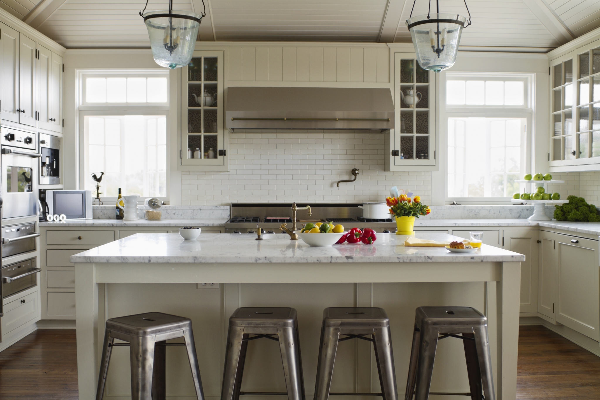 How to have open shelving in your kitchen (without daily staging